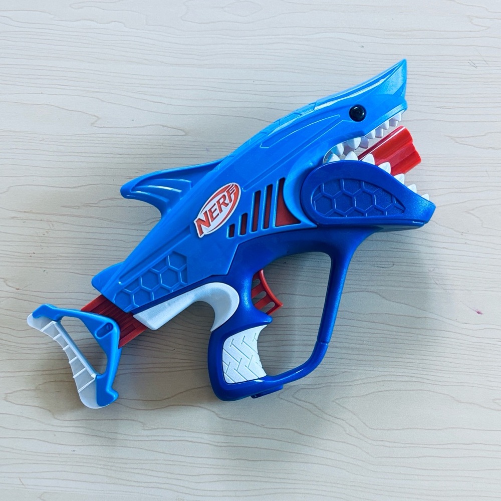 Nerf Shark Attack Blaster - Blue and Red